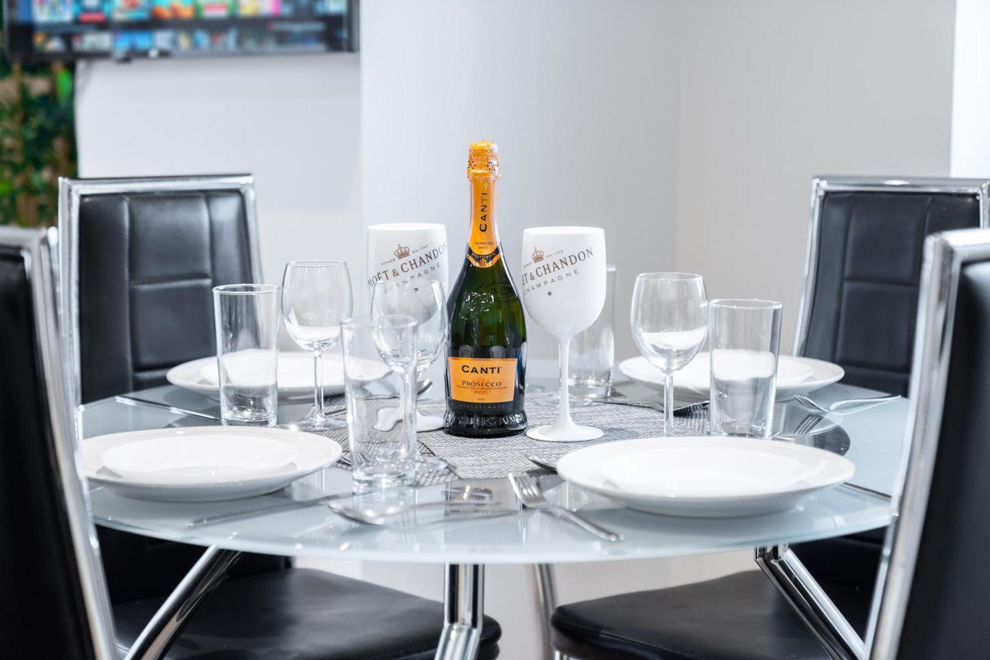 City Centre Apartment - 2 Bedroom - Secure Parking - Top Rated - 201M Бирмингам Екстериор снимка