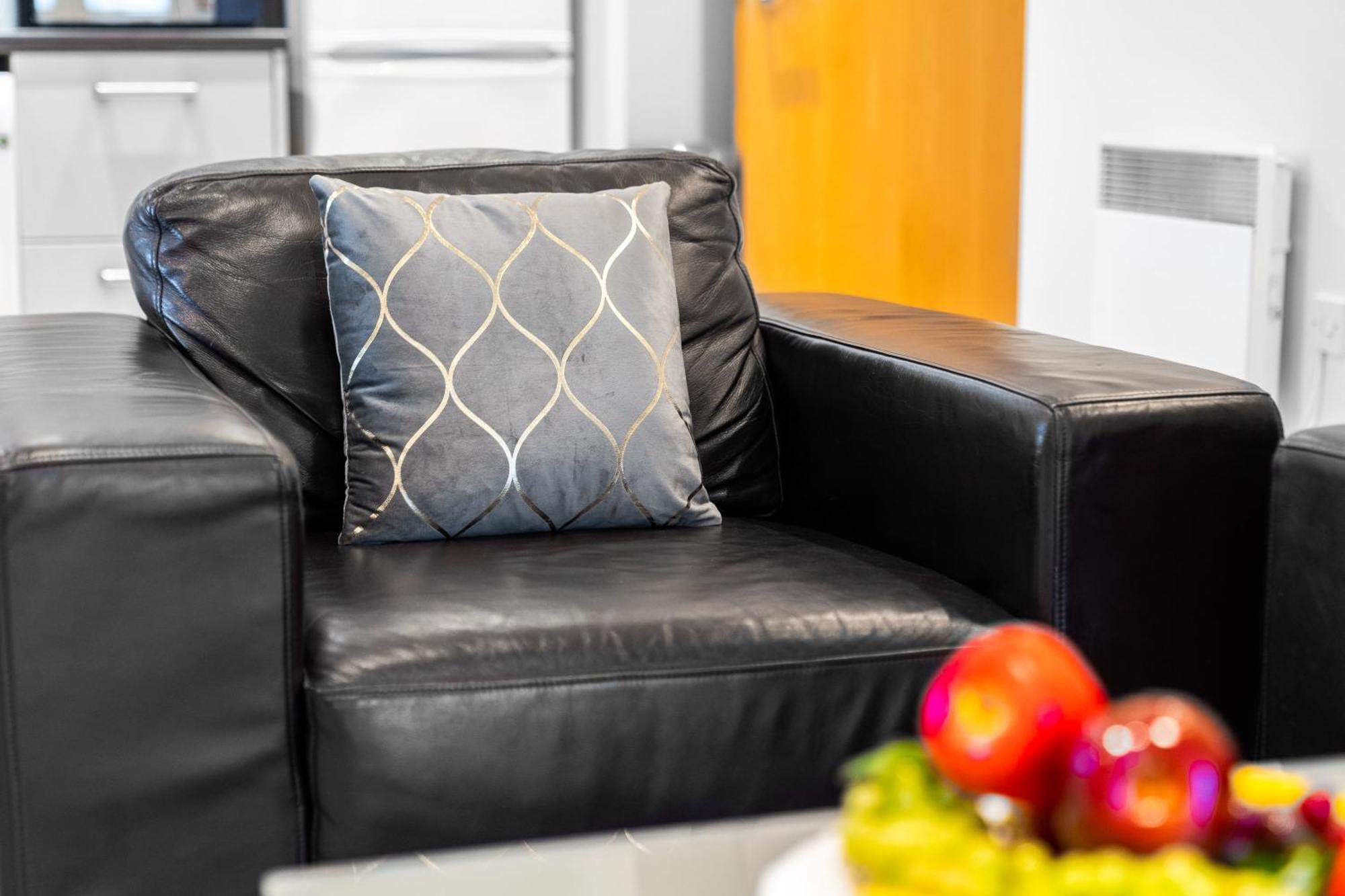 City Centre Apartment - 2 Bedroom - Secure Parking - Top Rated - 201M Бирмингам Екстериор снимка